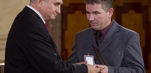 Gjon Perdedaj získal v roce 2013 stříbrnou medaili Senátu.