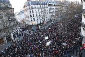 Nedělní demonstrace v Paříži.