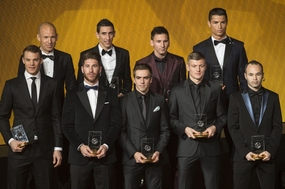 První řada: Manuel Neuer, Sergio Ramos, Philipp Lahm, Toni Kroos and Andres Iniesta; horní řada: Arjen Robben, Angel Di Maria, Lionel Messi and Cristiano Ronaldo.