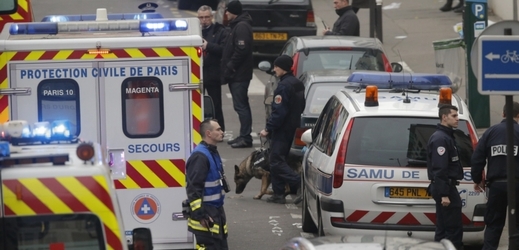 Při útoku na satirický týdeník Charlie Hebdo 7. ledna 2014 zemřelo dvanáct lidí.