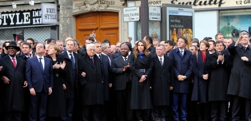 Osobnosti politické garnitury se sešli v Paříži, aby uctili památku obětí.