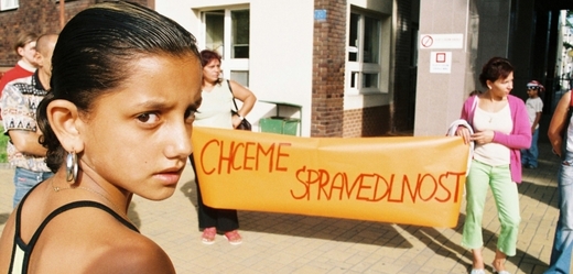 Romské ženy protestují proti sterilizaci (snímek z roku 2006). 
