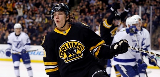 Hokejový talent David Pastrňák z Bostonu podruhé za sebou vstřelil v NHL dvě branky a při svém druhém pobytu v prvním týmu Bruins si říká o stálé místo v sestavě. 