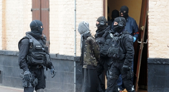 Policie zatýká podezřelé islamisty v Roubaix (2013).