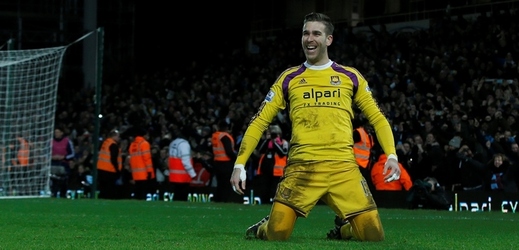 Hrdina West Hamu United, španělský gólman Adrián.