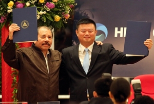 Prezident Ortega a představitel čínské HKND Group, která staví Velký průplav.