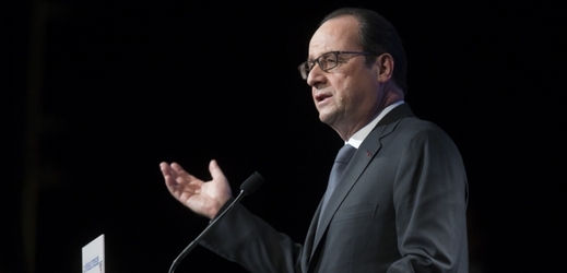 Francouzský prezident Hollande při projevu v Institutu arabského světa.