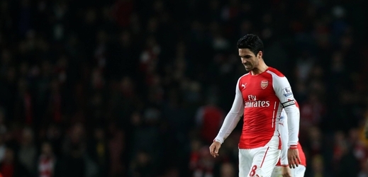 Fotbalisté Arsenalu přišli na další tři měsíce o záložníka Mikela Artetu.