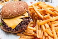 Kromě nezdravého jídla může hladinu cholesterolu způsobovat i vrozená vada (ilustrační foto).