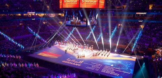 Česká zpěvačka Ewa Farna vystoupila na slavnostním zahájení mistrovství světa v Kataru.