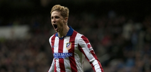 Fernando Torres slaví gól proti Realu.