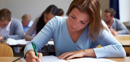 Testy jednotných přijímacích zkoušek na střední školy s maturitou se budou konat v půlce dubna (ilustrační foto).