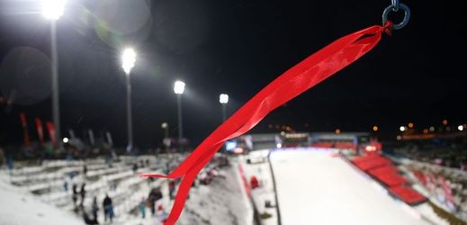 Kvalifikace ve skocích na lyžích se v Zakopaném kvůli větru neuskuteční ani v sobotu.
