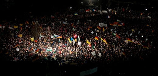 Antiislamistická skupina Pediga, demonstrace v Drážďanech.