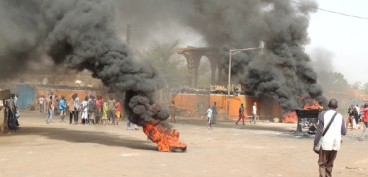 Nepokoje muslimů, nejen radikálních, v Nigeru.