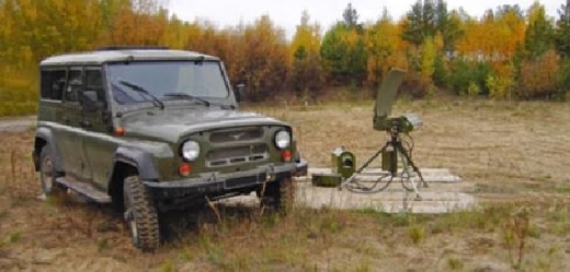 Radar Čápě ve výbavě terénního vozu.