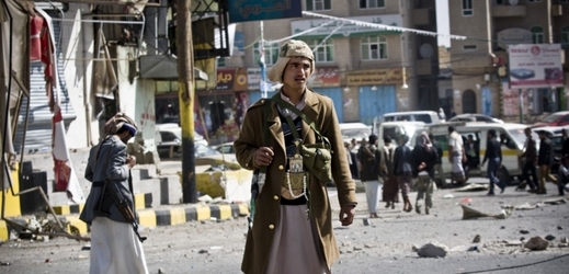 Šíitští povstalci v jemenském hlavním městě Saná obsadili palác prezidenta.