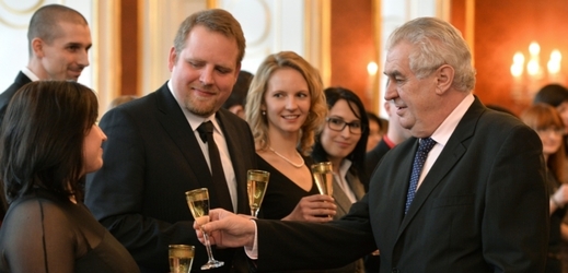 Prezident Miloš Zeman ve středu na Pražském hradě jmenoval 26 nových soudců obecných soudů.