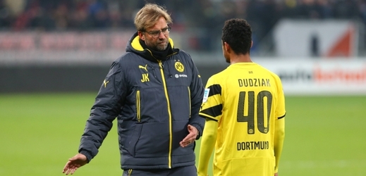 Energický trenér Borussie Dortmund Jürgen Klopp možná bude muset brzy doplnit šťávu. 