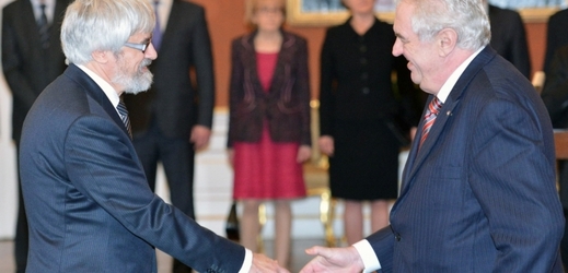 Nový předseda Nejvyššího soudu Pavel Šámal s prezidentem Zemanem.