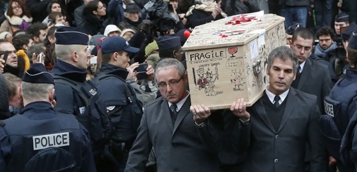 Pohřeb jednoho ze zavražděných karikaturistů týdeníku Charlie Hebdo.