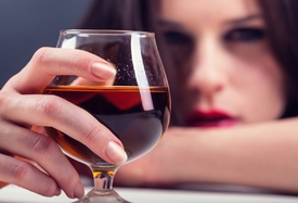 Alkoholu propadá stále více mladých lidí.