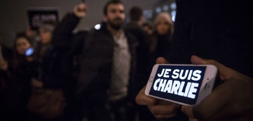 Charlie Hebdo je v mobilních aplikacích.