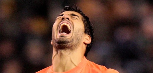 Uruguayský fotbalový kanonýr Luis Suárez zatím v Barceloně nepotvrzuje výtečnou gólovou formu z Liverpoolu a v novém angažmá si připsal jen pět soutěžních zásahů. 