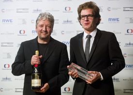 Producenti Miloš Lochman a Jan Macola převzali cenu za nejlepší film Cesta ven.