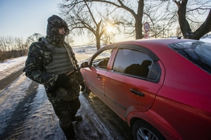 Na ukrajinském checkpointu nedaleko Doněcku.