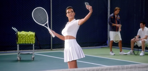Kim Kardashian v reklamě na americký T-Mobile.