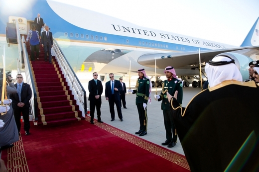 Obama a Air Force One při návštěvě v Saúdské Arábii v lednu 2015.