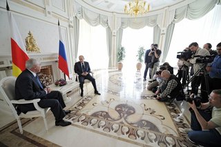 Tiskovka ruského a jihoosetinského prezidenta v Moskvě (2012).