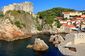 Chorvatský Dubrovník má několik přezdívek, jednou z nejznámějších jsou ale „chorvatské Athény". Pevnost Lovrijenac napoví, proč tomu tak je...