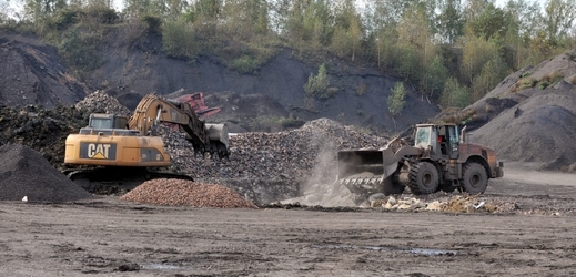 Vědci varují před škodlivými následky prolomení těžebních limitů.