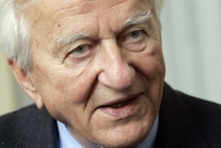 Ve věku 94 let zemřel Richard von Weizsäcker.