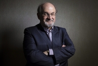 Britský autor indického původu Salman Rushdie.
