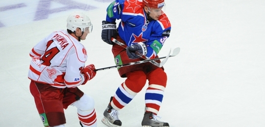 Štefan Růžička, hokejový útočník (vlevo).