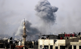 Letecké ostřelování Damašku syrskou armádou v lednu.