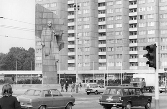 Leninova obří socha ve východním Berlíně v době své slávy.