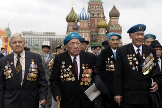 Ruští veteráni při oslávách vítězství nad nacismem v Moskvě.
