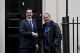 Britský ministr financí George Osborne a řecký ministr financí Janis Varufakis.