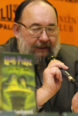 Autor českého překladu Pavel Medek v knihkupectví Luxor na Václavském náměstí, kde byl 19. prosince 2005 oficiálně uveden šestý díl bestsellerových příběhů čarodějnického učně s názvem Harry Potter a Princ dvojí krve.