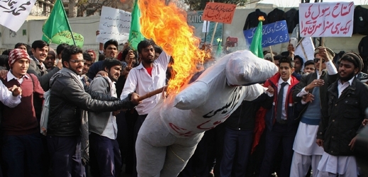 Protest proti Charlie Hebdo v pákistánském Lahore.