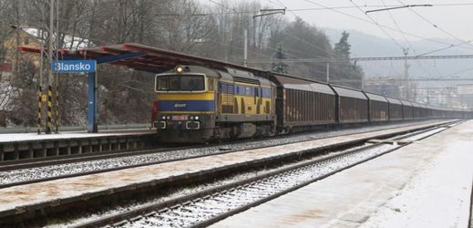 Na železniční trati Česká Třebová - Blansko - Brno vyjely v prosinci kvůli ledovce dieslové lokomotivy.