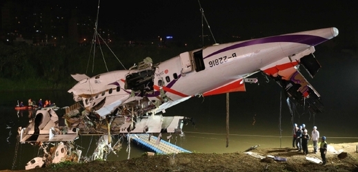 Vrak letadla společnosti TransAsia Airways, které se ve středu zřítilo.
