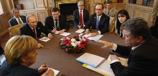 Říjnové jednání u kulatého stolu ve snaze vyřešit ukrajinskou krizi.