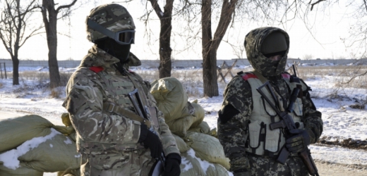 Ukrajinští vojáci poblíž Mariupole.