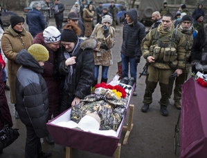 Pohřeb zabitého vojáky proruských separatistů.