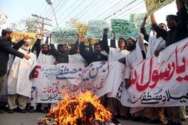 Protesty proti Charlie Hebdo v Pákistánu.